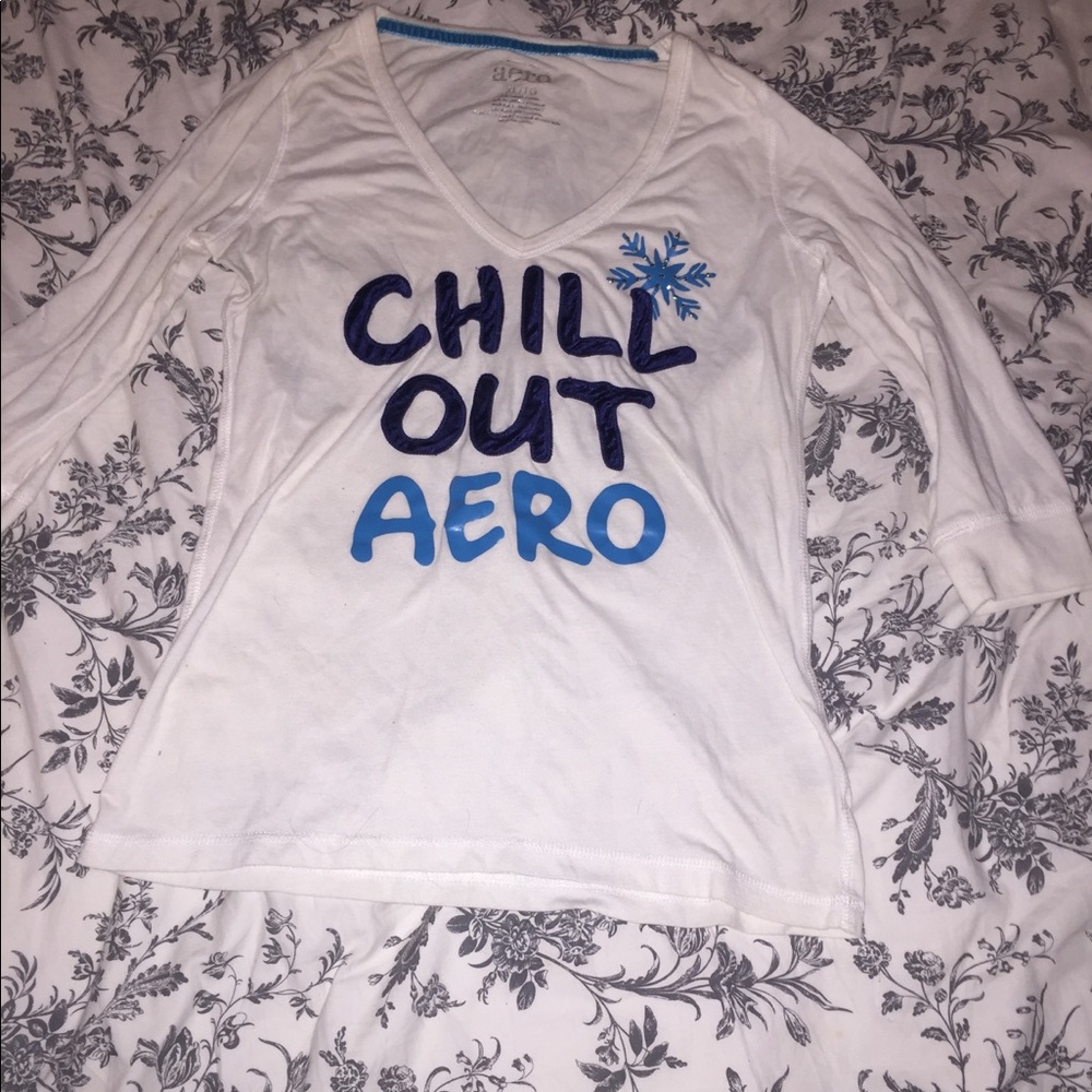 80% cotton 40% polyester. Elbow length.